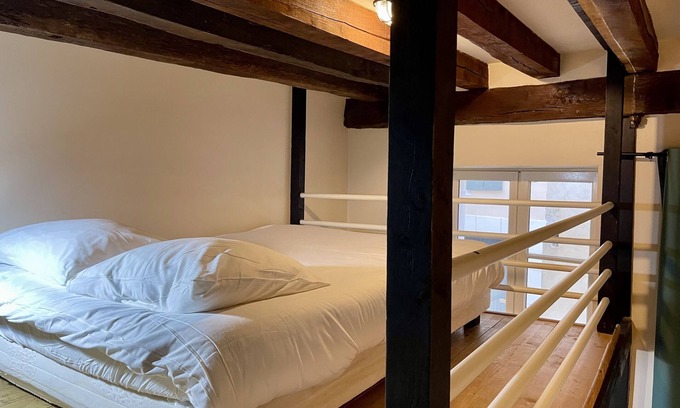 Auxerre Apartamento | Le Cadet Roussel-Apartamento-Club-Baño con ducha-Vista a la Ciudad