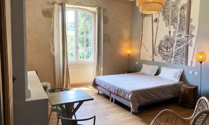 Saint-Jean-le-Comtal Cama Y Desayuno | Le Château de Camille