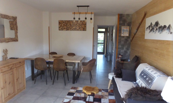 Superbolquere Chalet De Esquí | Le chalet cerdan classified 3* - 5 people, 2 bedrooms, garage, garden, WIFI