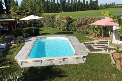 Chambray-les-Tours Chalet De Esquí | Le chalet sous les arbres