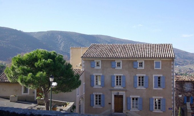 Cadenet Apartamento | Le Chef d'Escadron