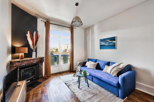 Saint-Fons Apartamento | Le Classic Chic - 20min de Lyon, Balcon Ensoleillé