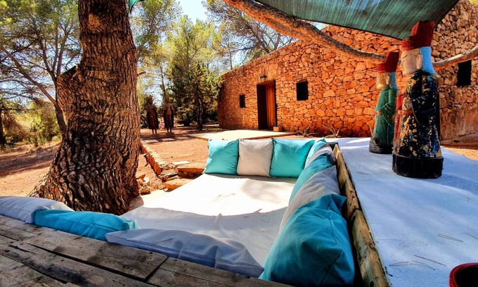 Santa Eulalia del Rio Casa | Casa de piedra en el bosque a 1,5km de Cala Pada con wifi fibra óptica gratis