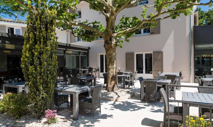 Chonas-l'Amballan Hotel | Le Cottage de Clairefontaine