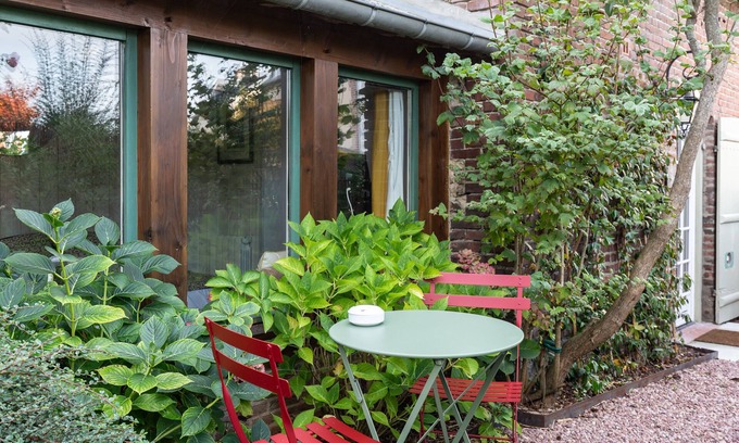 Honfleur Cabaña | Le Cottage de La Maison Saint Léonard | Encantador jardín compartido en el