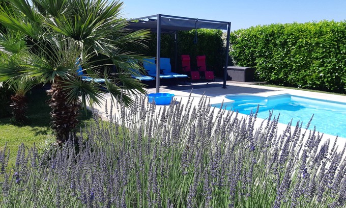 Becheresse Casa | Estilo francés granja cómoda, con una piscina climatizada. Viñedos. Familias