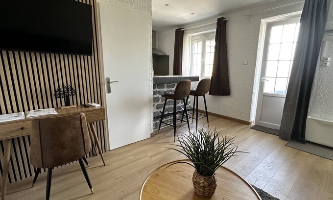 Grandvillers Cabaña | Gîte-du Frêne-Baño Privado-Vista a la Piscina