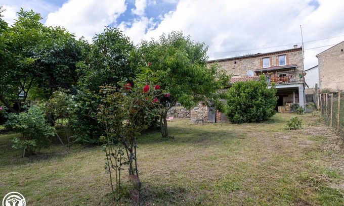 La Chapelle Sur Usson Casa | Le Gîte à la Campagne aux Pierres Violettes