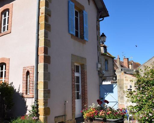 Souvigny Casa | Le gîte clos Monade
