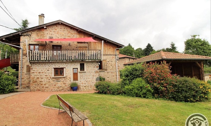 Poule-les-Echarmeaux Casa | Le Gîte de La Granfont
