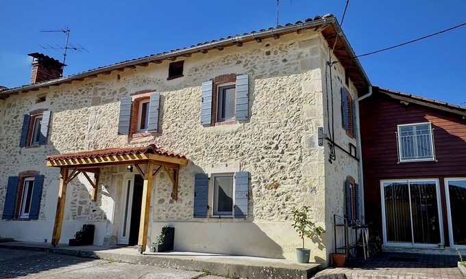 Cassagne Casa | LE Gîte DU Besson - Cassagne Magnifique Maison du 19ème Siècle Rénovée