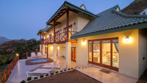 Mountainside Apartamento | Le Gaulois Luxury Apartments, sleeps 2, Sea Views