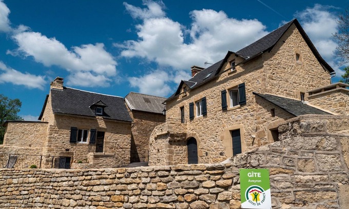 Sainte-Eulalie-d'Olt Casa | Le Grand Gîte de Malescombes Avec Piscine Privée, à la Campagne,