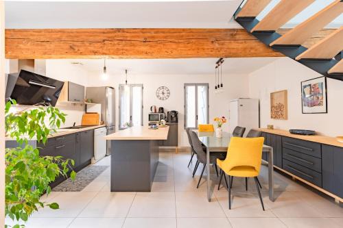 Castanet-Tolosan Apartamento | Le Grand Jany Spacious T4 with Terrace