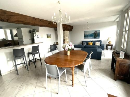 Amboise Apartamento | Le Grenier à Sel d'Amboise 5 pers PMR, parking privé, terrasse, maison historique
