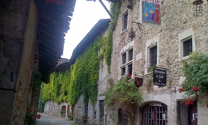 Perouges Casa | Le Grenier A Sel