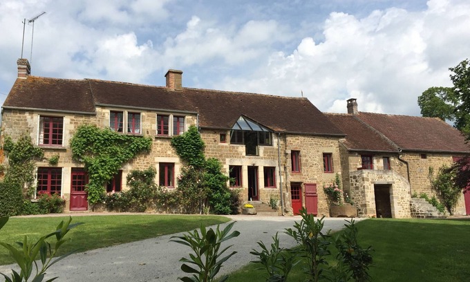 Joue-du-Plain Casa | LE HAMEAU DU MARAIS, antigua granja del siglo XVIII en el corazón del Orne