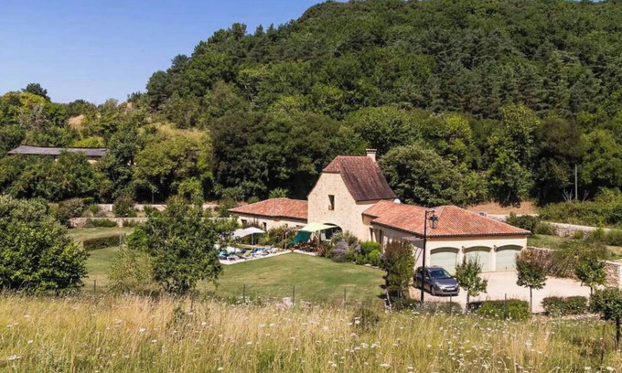 Bezenac Villa | Le Hibou Heureux - Hermosa villa para 8 con piscina privada y barbacoa