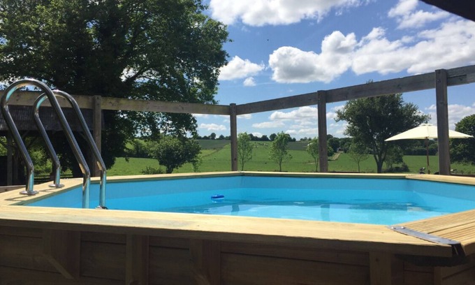 Saint-Georges-le-Gaultier Cabaña | ALQUILER DE VACACIONES INDEPENDIENTE LE JARRIER - ALPES MANCELLES - PISCINA PRIVADA - WIFI