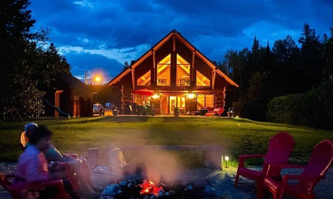 Saint Come Chalet De Esquí | Le Jadanie Chalet - log chalet, beach front, hot tub