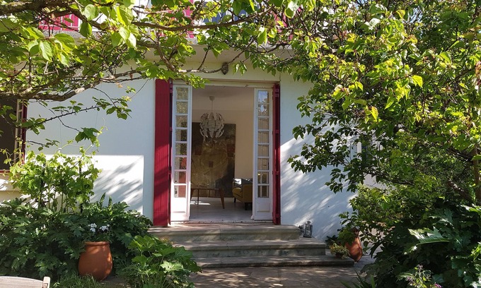 Carcassonne Casa | Le Jardin de Pierrette... with garage and city view very close to the city center.