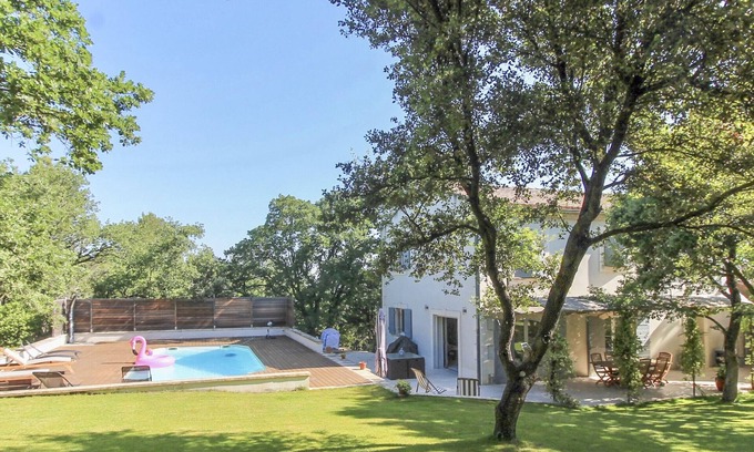 Eyragues Casa | Le Jardin des Chênes, family holiday home with private pool in Eyragues.