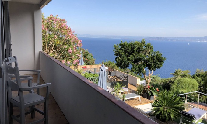 Ile du Levant Apartamento | Le Lotie Apartment T2-35m2 Sea view Balcony Terrace Air conditioned
