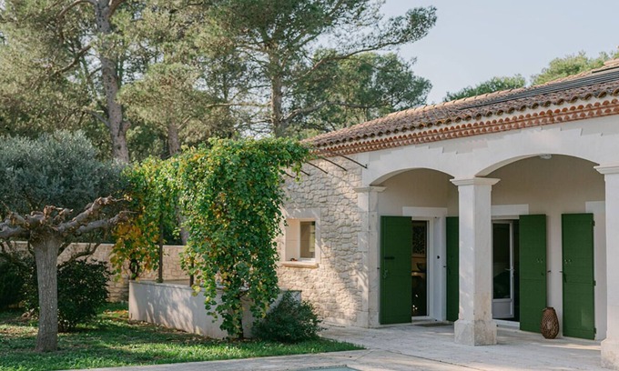 Saint-Etienne-du-Gres Otro | Le Mas des Cigales: tastefully decorated house with swimming pool in the heart of the Alpilles.