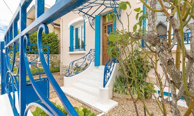 Bourroches Casa | Le Montrachet - Maison de ville avec jardin -SR Loc
