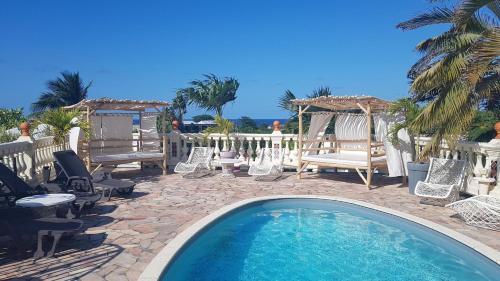 Le Moule Casa | LE MOULIN DE LA BAIE piscine vue mer