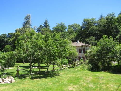Pensol Cama Y Desayuno | Le Moulin de Pensol - Bed and Breakfast
