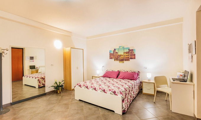Arezzo Apartamento | LE ORTENSIE Independent mini-apartment outdoor space and small garden