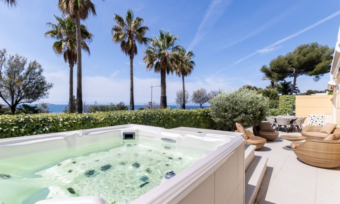 Sanary-sur-Mer Apartamento | Le Palm Beach - Jacuzzi et vue mer