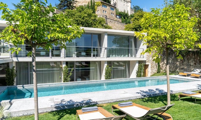Grignan Cama Y Desayuno | Le Pavillon M, Piscine et Spa au pied du château, Petit-Déjeuner inclus, Parking privé