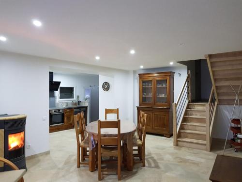 Lezigneux Casa | Le Perron