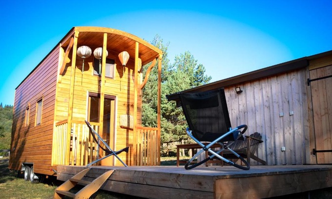 Silhac Otro | Le Petit Rias en Roulotte, 4 personnes, coin cuisine et cabinet de toilette