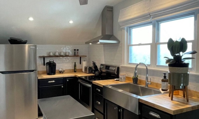 Canandaigua Apartamento | LE PETIT - 5 min. Walk to Lake Resort or Downtown