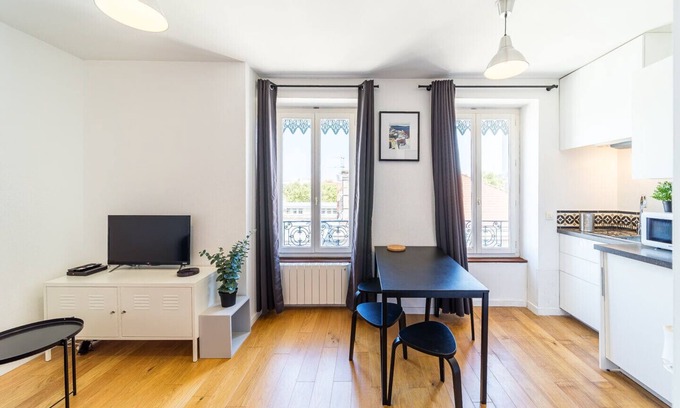 Voltaire - Saint Amour Apartamento | Le Petit Chaponnay - Charming Apartment for 2 near Saxe Gambetta