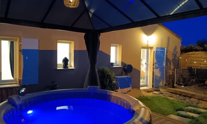 Echire Casa | Casa de vacaciones 'Le Petit Marais' con jardín privado, Wi-Fi y aire acondicionado