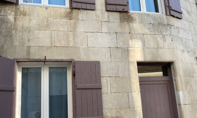 Marans Apartamento | LE PIGEONIER DU DAUPHIN town house near La Rochelle