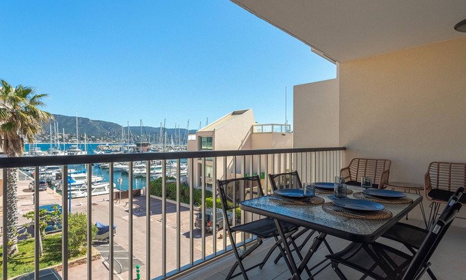 La Faviere Apartamento | le Port de Bormes by Interhome