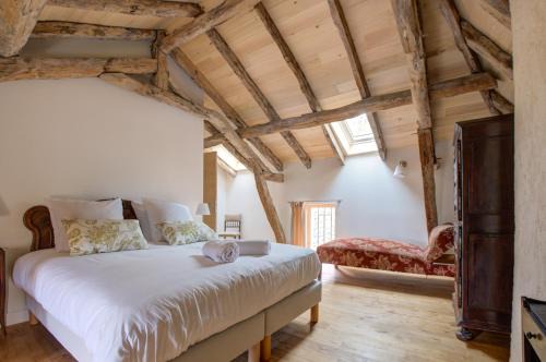 Saint-Cyprien Casa | Le Prieuré "Péridoors" - Élégance, Histoire & Jacuzzi