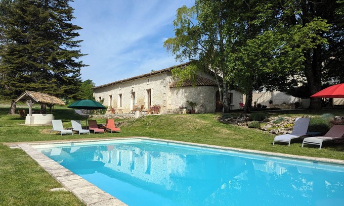 Saint-Aulais-la-Chapelle Casa | Le Ptit Manoir des Miroirs, charming 4-star gîte, private heated pool