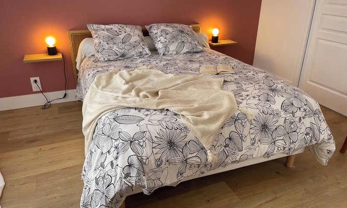 Saint-Just-en-Chaussee Casa | "Le Quatorze" pleasant town house, fully renovated with enclosed garden