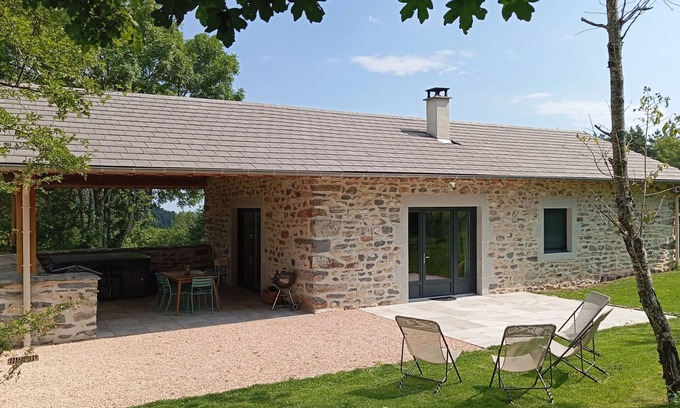 Saint-Julien-du-Pinet Cabaña | Le Refuge de Jorance and its spa 🌲🌼🏡🌄