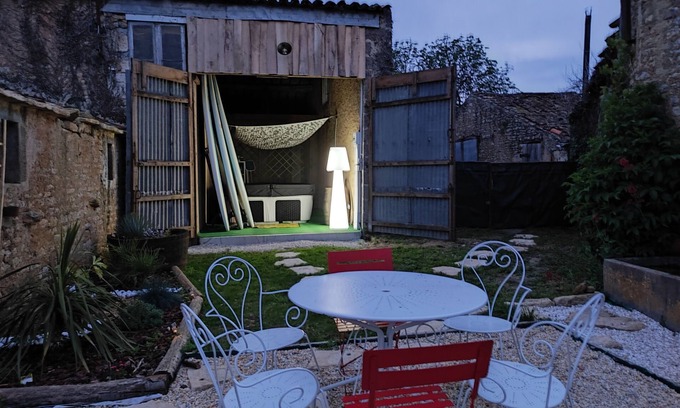 Vouille-les-Marais Cabaña | Le relais du Marais with Spa & paddles