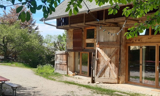 Merlas Casa | Le Repaire: unusual barn, creative haven