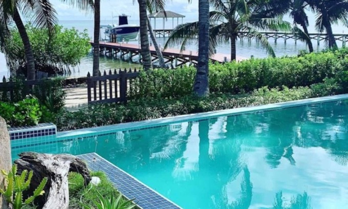 San Pedro Casa | Le Rêve is your dream beachfront getaway, just minutes from San Pedro.