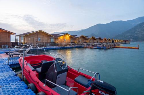Chamiyala Hotel | Le ROI Floating Huts & Eco Rooms Tehri