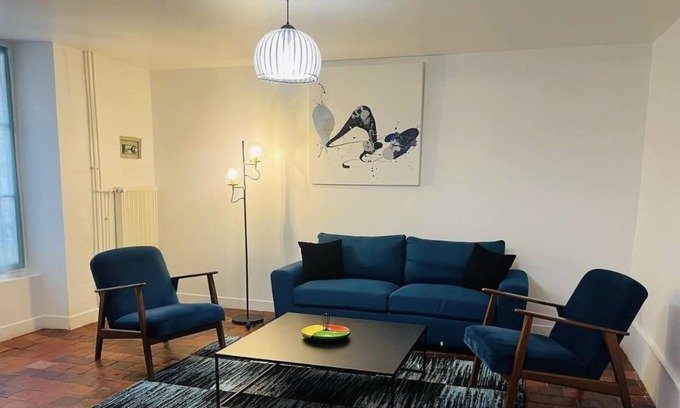 Auxerre Apartamento | Le Rubik's Cube-Apartamento-Diseñador-Baño privado con bañera-Vista a la Ciudad